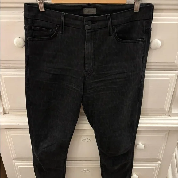 MOTHER the high waisted looker Jeans in Bad Cat! - Picture 3 of 6